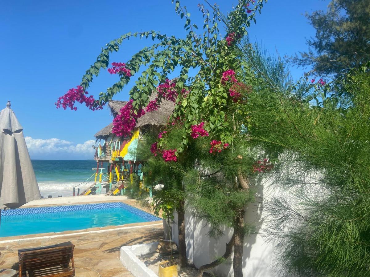 Kaure Sand Beach Lodge ウロア エクステリア 写真
