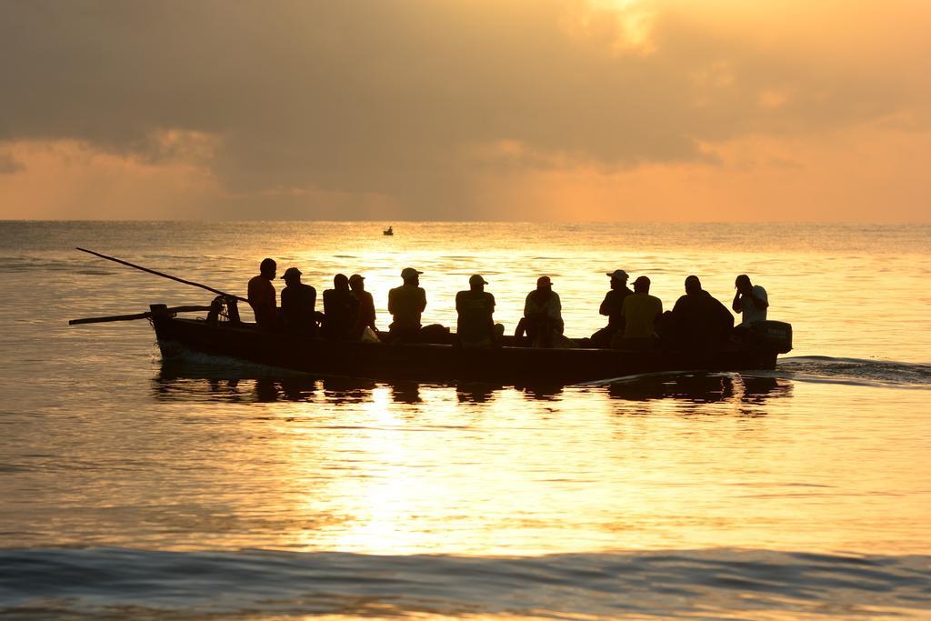 Kaure Sand Beach Lodge ウロア エクステリア 写真